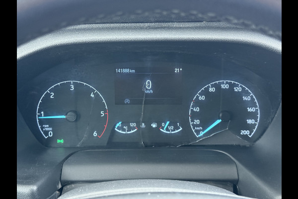 Ford Transit Custom 320 2.0TDCI 130PK L2H1 Camera Trekhaak Stoelverwarming Euro 6 Airco Navi Cruise Control Bluetooth Pdc Trend Sidebars Betonplex Vloer Wandbetimmering Inbouwkasten 2.800KG Trekgewicht Origineel Nederlandse Bus