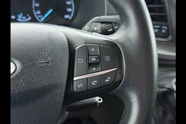 Ford Transit Custom 320 2.0TDCI 130PK L2H1 Camera Trekhaak Stoelverwarming Euro 6 Airco Navi Cruise Control Bluetooth Pdc Trend Sidebars Betonplex Vloer Wandbetimmering Inbouwkasten 2.800KG Trekgewicht Origineel Nederlandse Bus