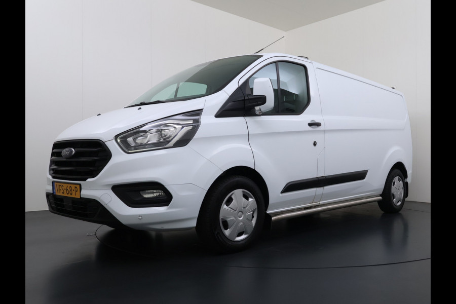 Ford Transit Custom 320 2.0TDCI 130PK L2H1 Camera Trekhaak Stoelverwarming Euro 6 Airco Navi Cruise Control Bluetooth Pdc Trend Sidebars Betonplex Vloer Wandbetimmering Inbouwkasten 2.800KG Trekgewicht Origineel Nederlandse Bus