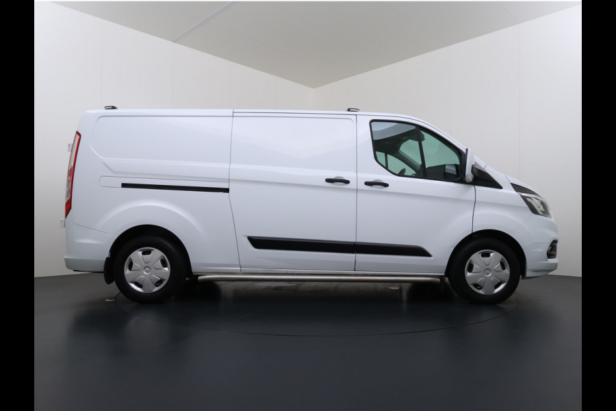 Ford Transit Custom 320 2.0TDCI 130PK L2H1 Camera Trekhaak Stoelverwarming Euro 6 Airco Navi Cruise Control Bluetooth Pdc Trend Sidebars Betonplex Vloer Wandbetimmering Inbouwkasten 2.800KG Trekgewicht Origineel Nederlandse Bus