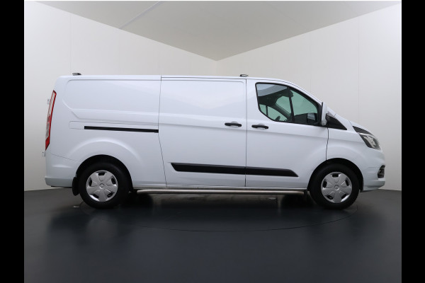 Ford Transit Custom 320 2.0TDCI 130PK L2H1 Camera Trekhaak Stoelverwarming Euro 6 Airco Navi Cruise Control Bluetooth Pdc Trend Sidebars Betonplex Vloer Wandbetimmering Inbouwkasten 2.800KG Trekgewicht Origineel Nederlandse Bus