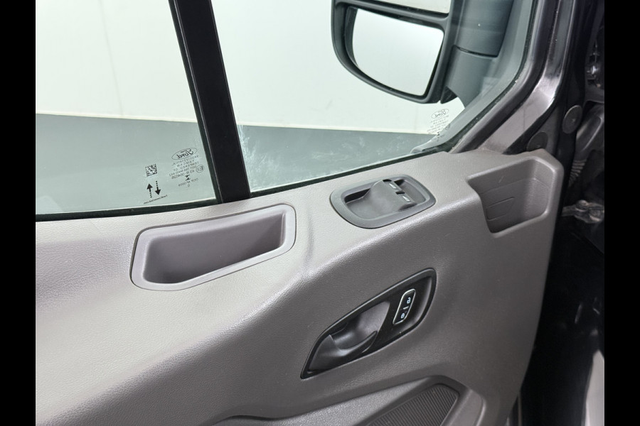 Ford Transit 310 2.0TDCI 130PK L2H2 3-Persoons Navi* Camera Apple Carplay Android Auto Cruise Control Lane Assist Pdc Trend Stoelverwarming Elek.Stoel Wifi DAB Betonplex Vloer Wandbetimmering Schuifdeur 1e Eigenaar Euro 6