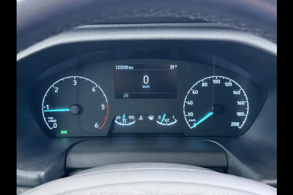 Ford Transit 310 2.0TDCI 130PK L2H2 3-Persoons Navi* Camera Apple Carplay Android Auto Cruise Control Lane Assist Pdc Trend Stoelverwarming Elek.Stoel Wifi DAB Betonplex Vloer Wandbetimmering Schuifdeur 1e Eigenaar Euro 6