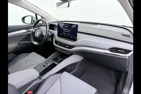 Škoda ENYAQ iV 60 SOH 93% Adap.Cruise Stuur+Stoelverwarming 3-Zone Ecc Camera Apple Carplay Android Auto Navi Pdc Lmv 20" DAB P-Assist Isofix Keyless-Go Verkeersbord detectie File Assist 1e Eigenaar Dealeronderhouden Origineel Nederlandse Auto