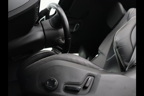 Volvo V60 2.0 T8 Twin Engine AWD R-Design | Trekhaak | Stoelverwarming | Carplay | Sportstoelen | Half leder | Navigatie | Camera | Side Assist | 19'' velgen | Full LED | Standkachel | Cruise control | PHEV | Plug In