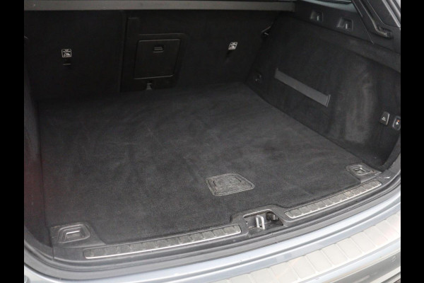 Volvo V60 2.0 T8 Twin Engine AWD R-Design | Trekhaak | Stoelverwarming | Carplay | Sportstoelen | Half leder | Navigatie | Camera | Side Assist | 19'' velgen | Full LED | Standkachel | Cruise control | PHEV | Plug In