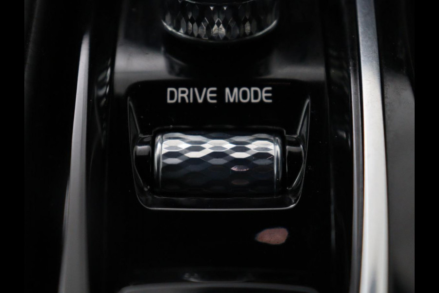 Volvo V60 2.0 T8 Twin Engine AWD R-Design | Trekhaak | Stoelverwarming | Carplay | Sportstoelen | Half leder | Navigatie | Camera | Side Assist | 19'' velgen | Full LED | Standkachel | Cruise control | PHEV | Plug In