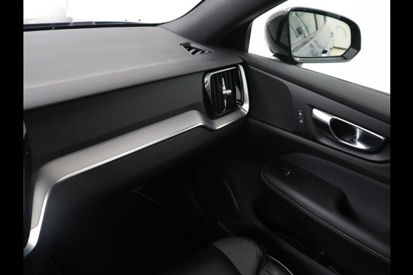 Volvo V60 2.0 T8 Twin Engine AWD R-Design | Trekhaak | Stoelverwarming | Carplay | Sportstoelen | Half leder | Navigatie | Camera | Side Assist | 19'' velgen | Full LED | Standkachel | Cruise control | PHEV | Plug In