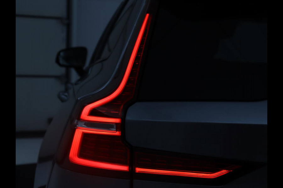 Volvo V60 2.0 T8 Twin Engine AWD R-Design | Trekhaak | Stoelverwarming | Carplay | Sportstoelen | Half leder | Navigatie | Camera | Side Assist | 19'' velgen | Full LED | Standkachel | Cruise control | PHEV | Plug In