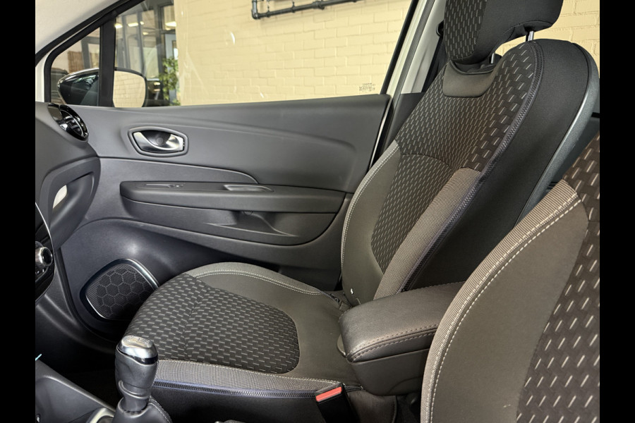 Renault Captur 1.3 TCe 130pk | Intens | Navi | Carplay | 17" | Camera | Led | Stoelverwarming | Dealer onderhouden!
