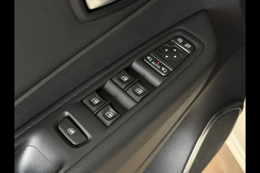Renault Captur 1.3 TCe 130pk | Intens | Navi | Carplay | 17" | Camera | Led | Stoelverwarming | Dealer onderhouden!