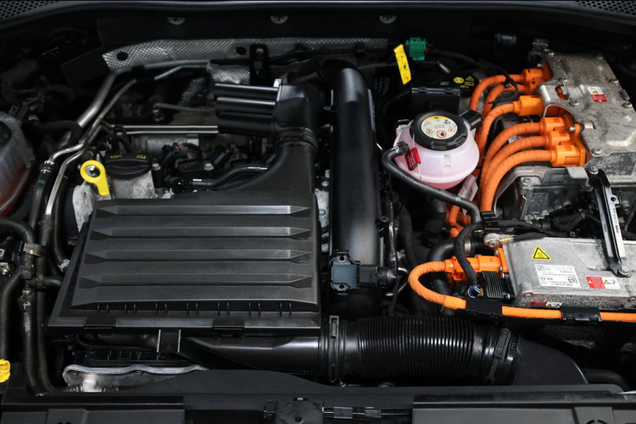 CUPRA Formentor 1.4 e-Hybrid VZ Performance LED/VIRTUAL/SFEER/HALF LEDER+S.VERWARMING/19" LMV/CAM/ACC/ECC/12 MND GARANTIE!