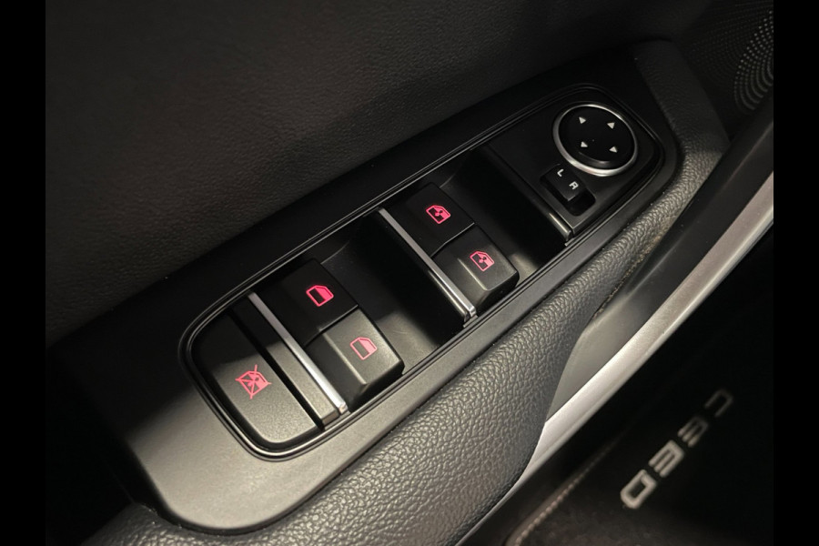 Kia Ceed Sportswagon 1.5 T-GDi DynamicLine|161PK|AFN.TREKHAAK|AUTOMAAT|ACC|ANDROID|CARPLAY|STOEL+STUURVERW|CAMERA|1e EIG|INCL.BTW|