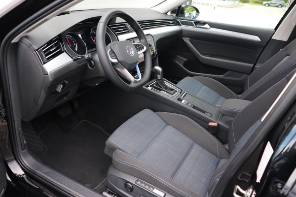 Volkswagen Passat Variant 1.4 TSI PHEV GTE Trekhaak Pano Massage HU display