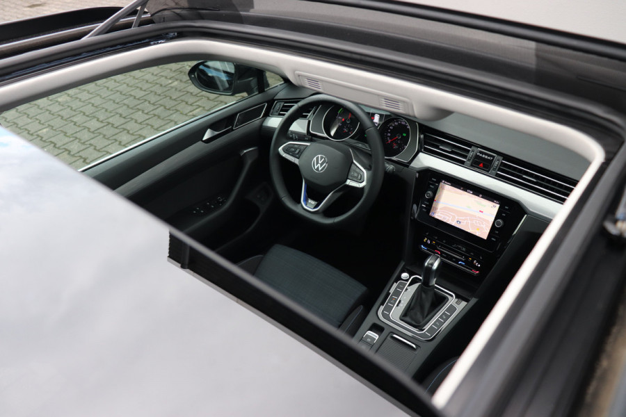 Volkswagen Passat Variant 1.4 TSI PHEV GTE Trekhaak Pano Massage HU display