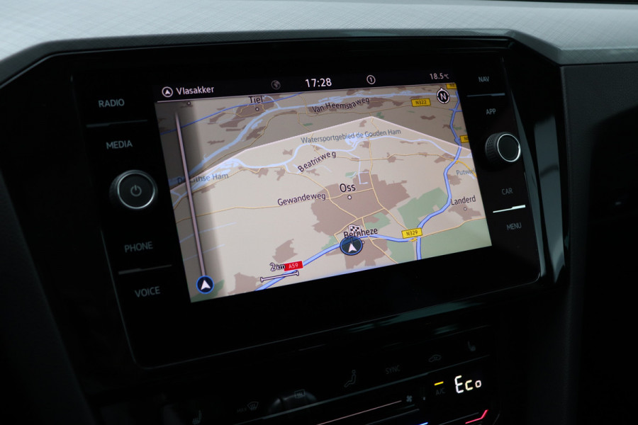 Volkswagen Passat Variant 1.4 TSI PHEV GTE Trekhaak Pano Massage HU display