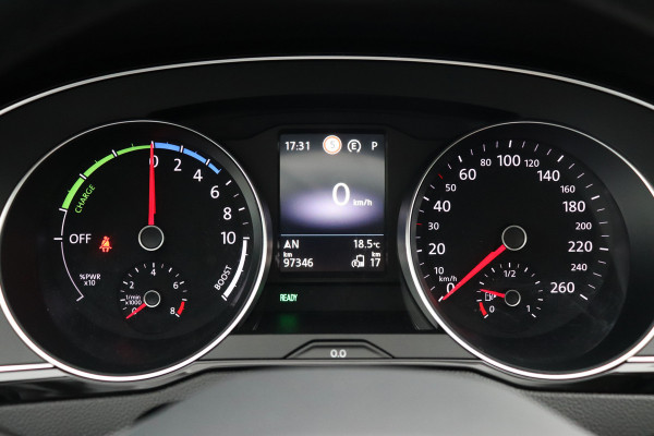 Volkswagen Passat Variant 1.4 TSI PHEV GTE Trekhaak Pano Massage HU display