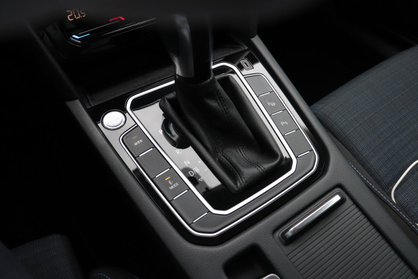 Volkswagen Passat Variant 1.4 TSI PHEV GTE Trekhaak Pano Massage HU display