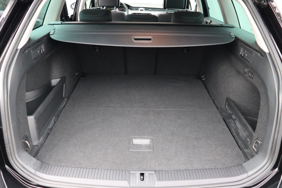Volkswagen Passat Variant 1.4 TSI PHEV GTE Trekhaak Pano Massage HU display