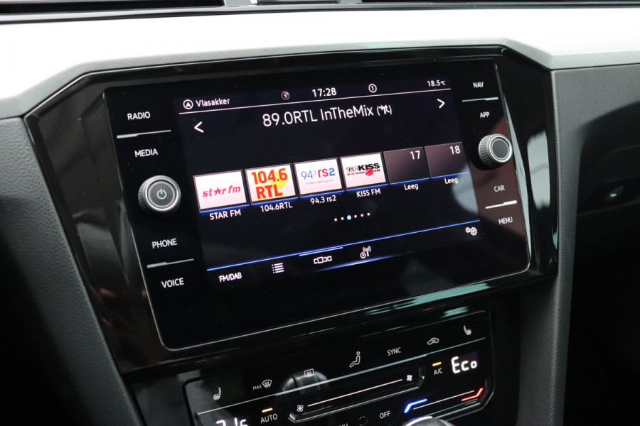 Volkswagen Passat Variant 1.4 TSI PHEV GTE Trekhaak Pano Massage HU display