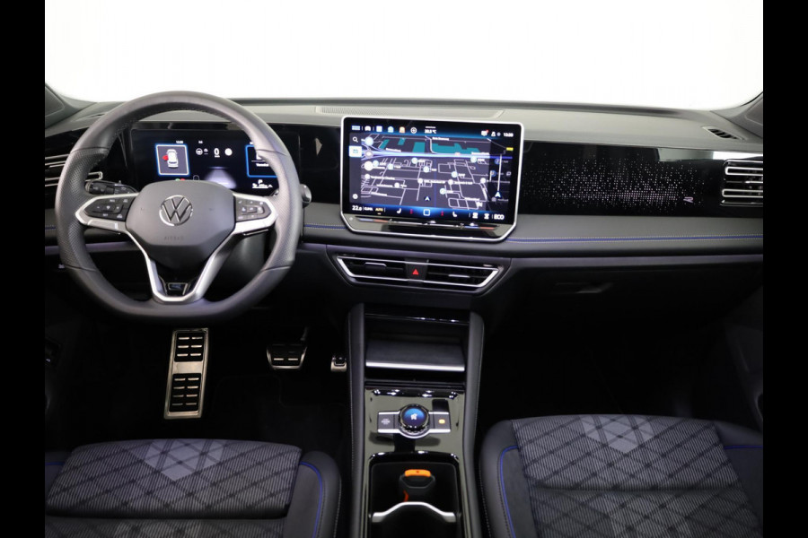 Volkswagen Tiguan R-Line Edition 1.5 eHybrid 200 kW / 272 PK SUV 6 v Head-Up Display | Panoramadak | Stoelverwarming