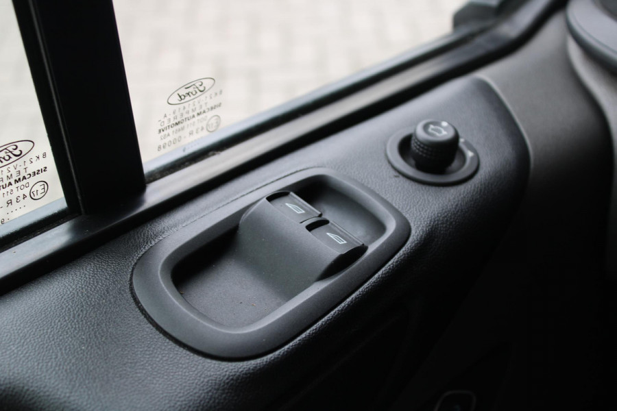 Ford Transit Custom 280 2.0 TDCI 130 PK L1H1 Trend | Trekhaak | Airco | Cruise Control | Voorruitverwarming | Navigatie