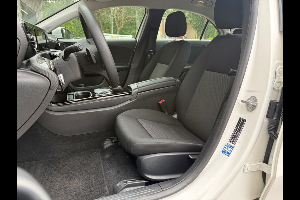 Mercedes-Benz A-Klasse 250 e /Cruise /18 inch AMG /Navigatie /Stoelverwarming