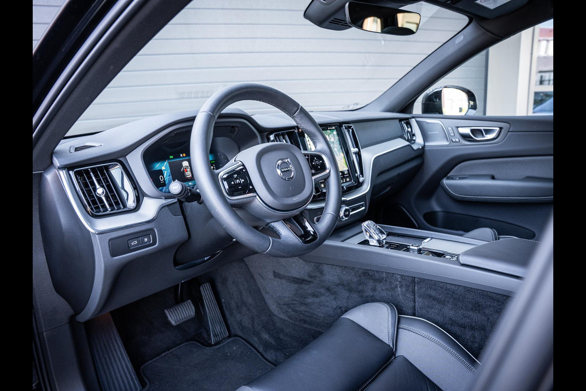 Volvo XC60 2.0 T6 Plug-in hybrid AWD Ultra Black Edition - Pano l Trekhaak l Memory
