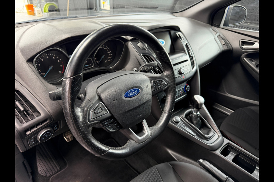 Ford Focus 1.0 ST-Line | Camera | 125PK | 6-Bak | Riem Vervangen | Camera | Verwarmd Stuurwiel