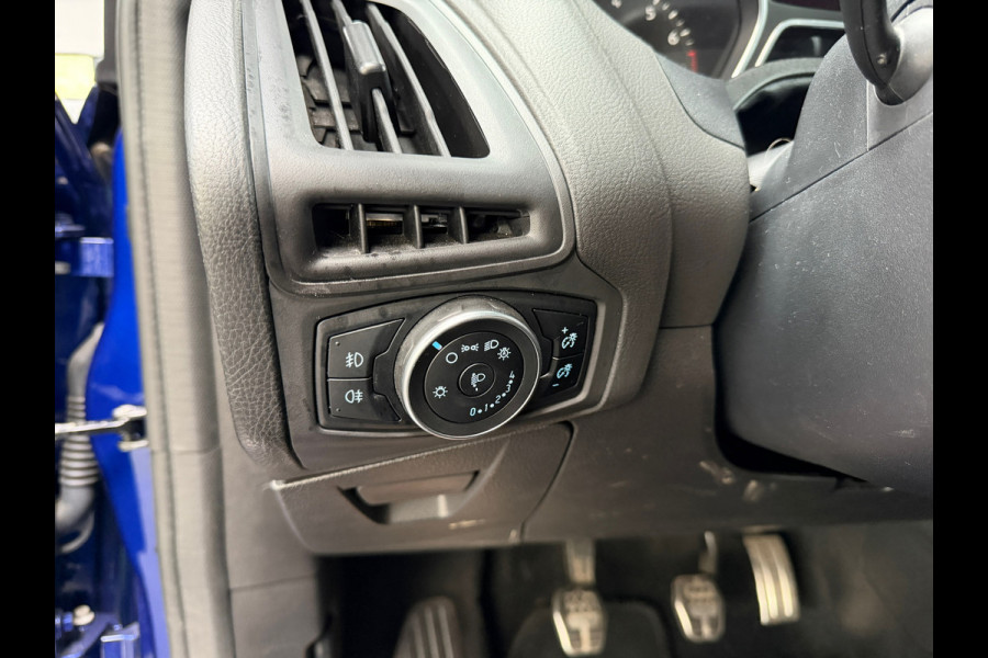Ford Focus 1.0 ST-Line | Camera | 125PK | 6-Bak | Riem Vervangen | Camera | Verwarmd Stuurwiel