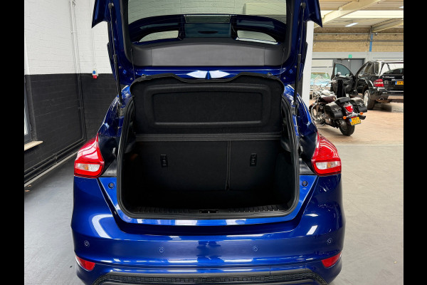 Ford Focus 1.0 ST-Line | Camera | 125PK | 6-Bak | Riem Vervangen | Camera | Verwarmd Stuurwiel