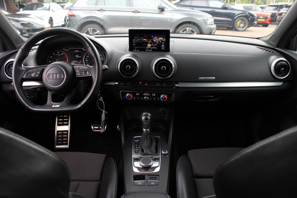 Audi A3 Limousine 1.5 TFSI CoD Sport S Line Edition / Navigatie / Parkeerhulp V+A / 18'' / Half Leder / Sportstoelen / Cruise Control