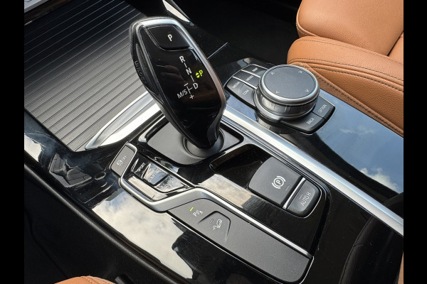 BMW X3 XDrive20i High Executive Pano Trekhaak clima Automaat Lederbekl 4WD