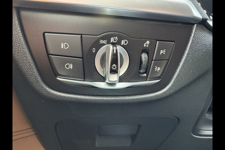 BMW X3 XDrive20i High Executive Pano Trekhaak clima Automaat Lederbekl 4WD