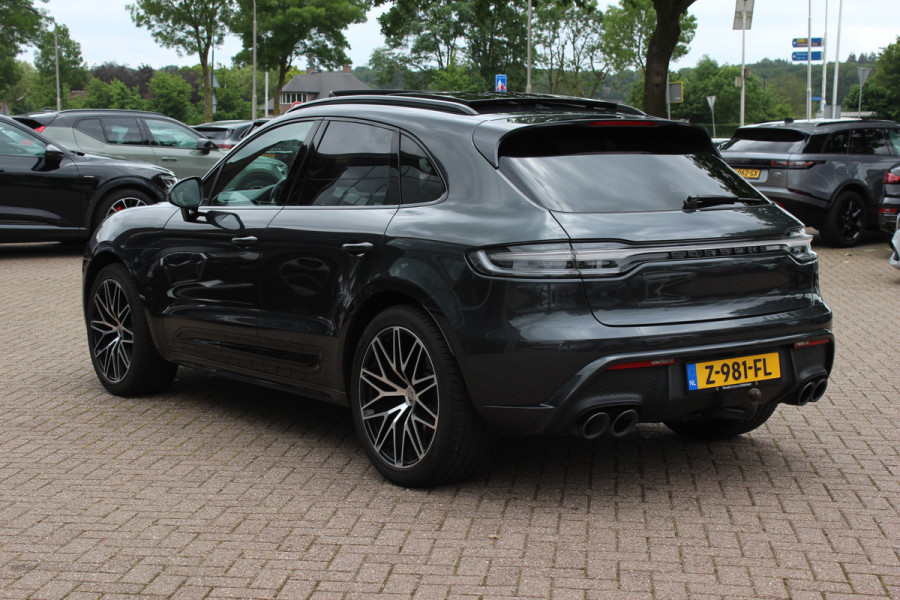 Porsche Macan 2.0 T / Trekhaak / Panoramadak / Camera / Luchtvering / Keyless / 21'' / Adaptieve Stoelen / Sportchrono / CarPlay / Stoel+Stuurverwarming / Dodehoek / DAB / ACC