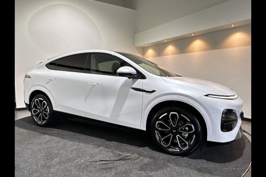 XPeng G6 RWD Standard Range 68.5 kWh Premium interieur met elektr. stoelen en nappa leer