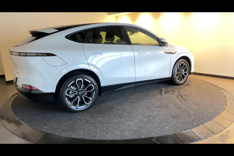 XPeng G6 RWD Standard Range 68.5 kWh Premium interieur met elektr. stoelen en nappa leer