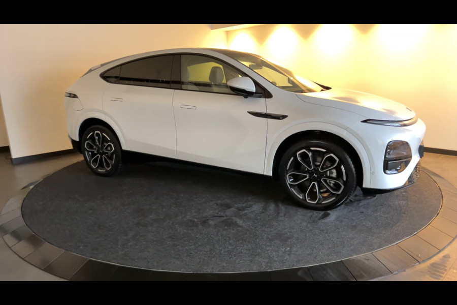 XPeng G6 RWD Standard Range 68.5 kWh Premium interieur met elektr. stoelen en nappa leer