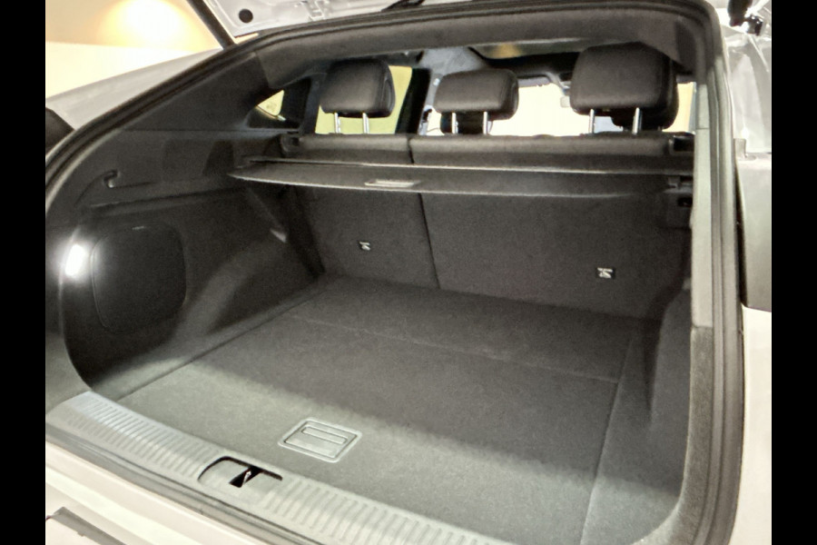 XPeng G6 RWD Standard Range 68.5 kWh Premium interieur met elektr. stoelen en nappa leer