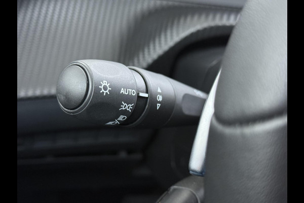 Peugeot 208 1.2 Hybrid 110 e-DCS6 Allure VAN: 23.900,- VOOR: 20.877,- UW WKVOORDEEL: 3.023,- | RIJKLAARPRIJS | FABRIEKSGARANTIE t/m 03-2027 |  KEYLESS ENTRY | APPLE CARPLAY-ANDROID AUTO| PARKEERSENSOREN VOOR EN ACHTER |