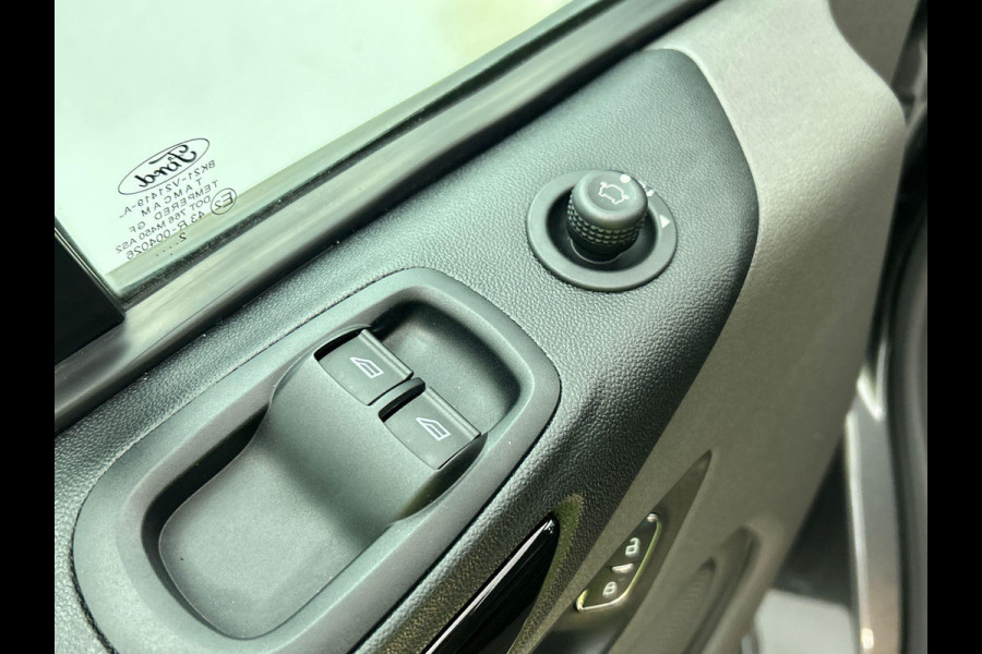 Ford Transit Custom 300 2.0 TDCI L2H1 Limited Dubbele Cabine Navigatie Airco 2 Schuifdeuren Trekhaak Parkeersensoren Apple Carplay Android auto  DAB