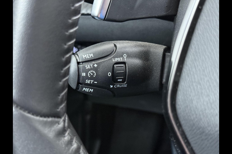 Peugeot 208 1.2 Hybrid 110 e-DCS6 Allure VAN: 23.900,- VOOR: 20.877,- UW WKVOORDEEL: 3.023,- | FABRIEKSGARANTIE t/m 03-2027 | TOPSTAAT! | KEYLESS ENTRY | APPLE CARPLAY-ANDROID AUTO| PARKEERSENSOREN VOOR EN ACHTER |