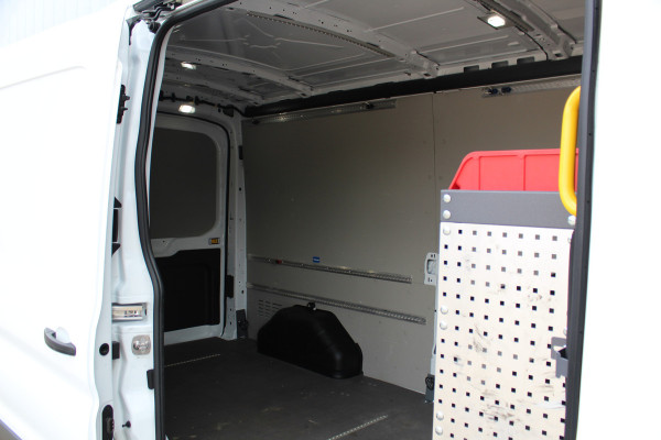 Ford Transit 350 2.0 TDCI L3H2 Trend Nette bedrijfswagen die u nog jaren van dienst kan zijn !  Navigatie, Cruise Controle, Airco, Stoelverwarming, PDC V/A,
