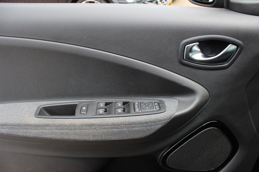 Renault ZOE R135 Intens 52 kWh / SoH 89,5% / Snelladen / Camera / CarPlay / Warmtepomp / Keyless / 16'' / Half leder / Dodehoek / Stuur+Stoelverwarming / DAB / Cruise Control