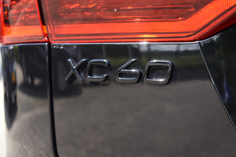 Volvo XC60 T6 350PK AWD Ultra Black Edition | BLIS | HUD | Panodak | Stoelverwarm Voor/Achter | Adapt. Cruise | H&K