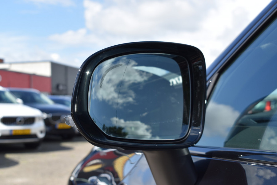 Volvo XC60 T6 350PK AWD Ultra Black Edition | BLIS | HUD | Panodak | Stoelverwarm Voor/Achter | Adapt. Cruise | H&K