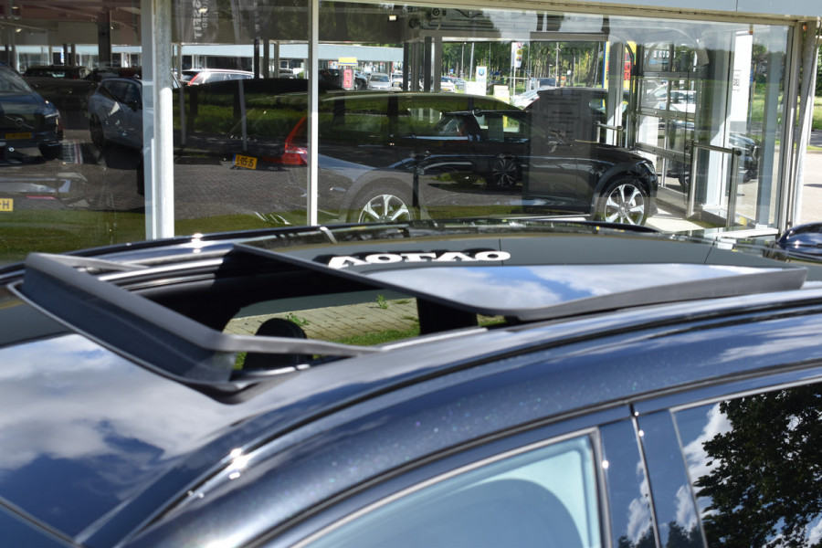Volvo XC60 T6 350PK AWD Ultra Black Edition | BLIS | HUD | Panodak | Stoelverwarm Voor/Achter | Adapt. Cruise | H&K
