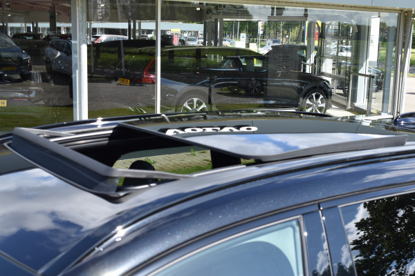 Volvo XC60 T6 350PK AWD Ultra Black Edition | BLIS | HUD | Panodak | Stoelverwarm Voor/Achter | Adapt. Cruise | H&K