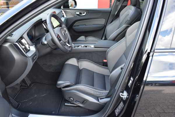 Volvo XC60 T6 350PK AWD Ultra Black Edition | BLIS | HUD | Panodak | Stoelverwarm Voor/Achter | Adapt. Cruise | H&K