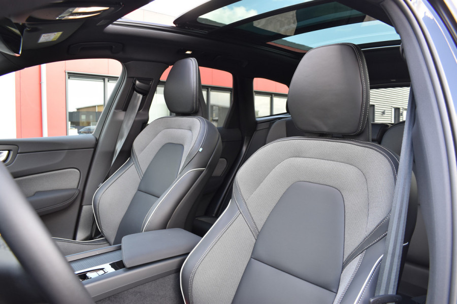 Volvo XC60 T6 350PK AWD Ultra Black Edition | BLIS | HUD | Panodak | Stoelverwarm Voor/Achter | Adapt. Cruise | H&K